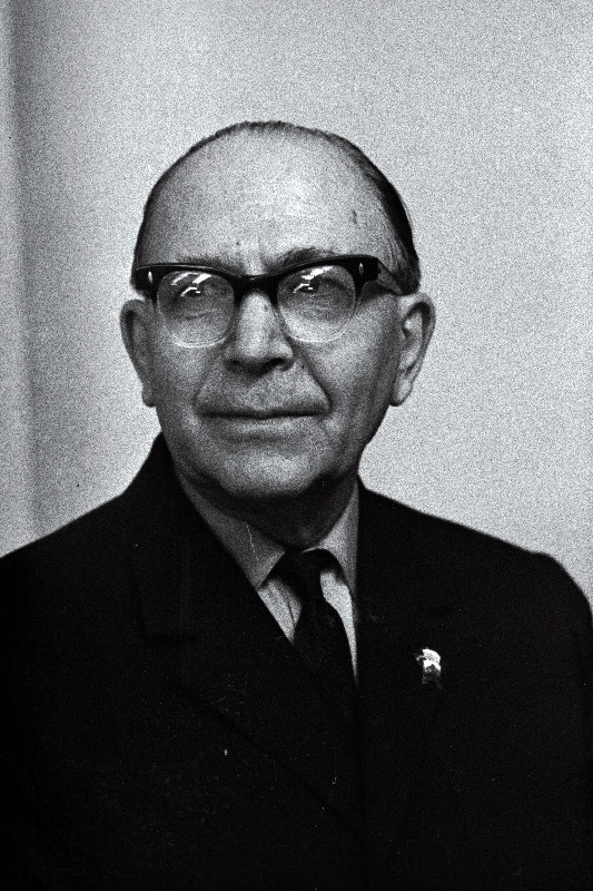 Proosakirjanik, filmistsenarist, publitsist Eestimaa Kommunistliku Partei Keskkomitee kultuuriosakonna juhataja asetäitja Ants Saar.