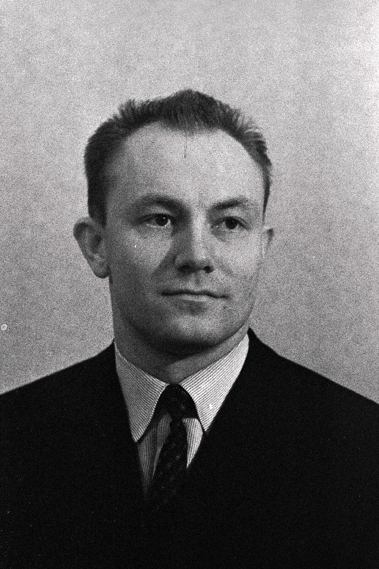 Litvinov, Vladimir Ivani poeg - Kalinini rajooni rahvakohtuniku kandidaat.