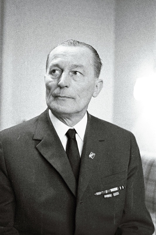 Sotsialistliku töö kangelane, Tallinna Masinatehase lukkseppade brigaadi brigadir Hans Liblik.