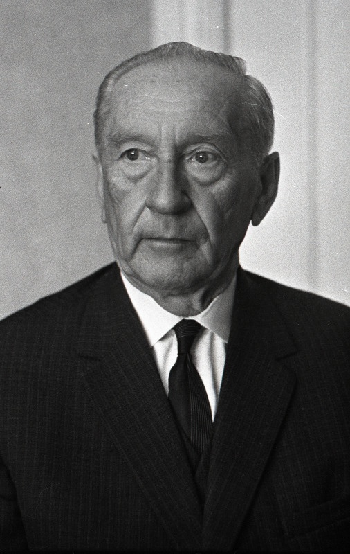 Ilve, Aleksander - vana revolutsionäär Kommunistliku Partei liige 1918.a, Suure Isamaasõja veteran, personaalpensionär, EKP Tallinna Linnakomitee vanade kommunistide sektsiooni nõukoug esimees.