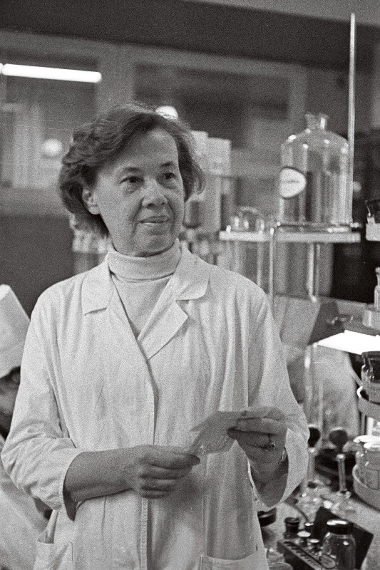 Tõnismäe apteegi juhataja proviisor Salme Pedak