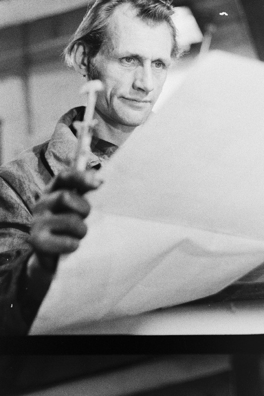 1973. a plaanide ja sotsialistlike kohustuste täitmisel ja ületamisel ordeni Austuse märk pälvinud Tallinna Ekskavaatoritehase lukkseppade brigadir Veljo Vee.