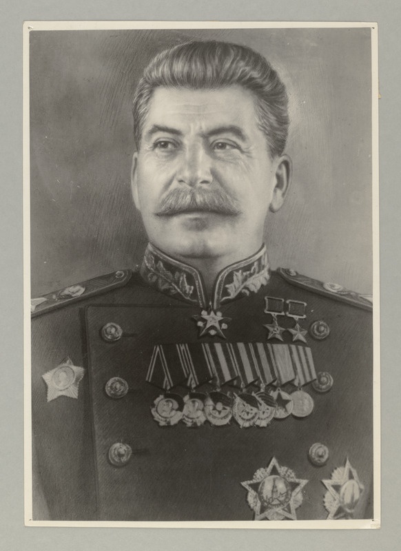 Nõukogude armee võitluses ja õppustel. J.V.Stalin N.Liidu marssali mundris.