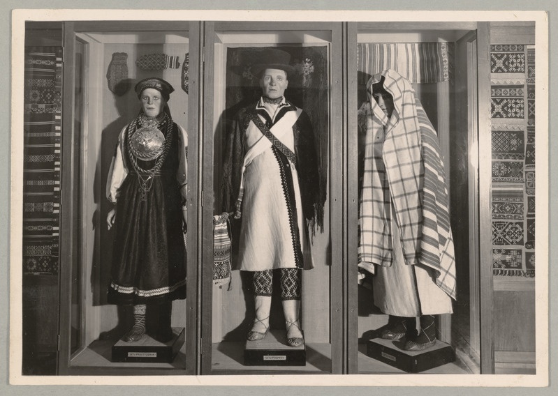 Riiklik Etnograafia Muuseum Tartus. Etnograafia osakond. Mannekeenid setu rahvarõivastes.