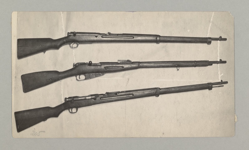 1.dets. 1924.a. sündmused Tallinnas. Kommunistide riigipöörde katse.  Kommunistide sõjariistad - vintpüssid.