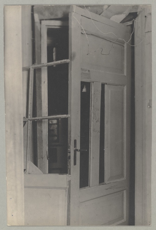 1.detsembri 1924.a. sündmused Tallinnas. Kommunistide riigipöörde katse. Purustatud uks Sõjaministeeriumis 1korrusel.