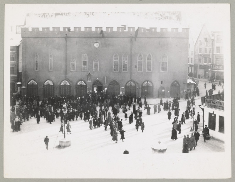 Tööliste demonstratsioon Tallinna Raekoja platsil Tallinnas märts 1917.a.