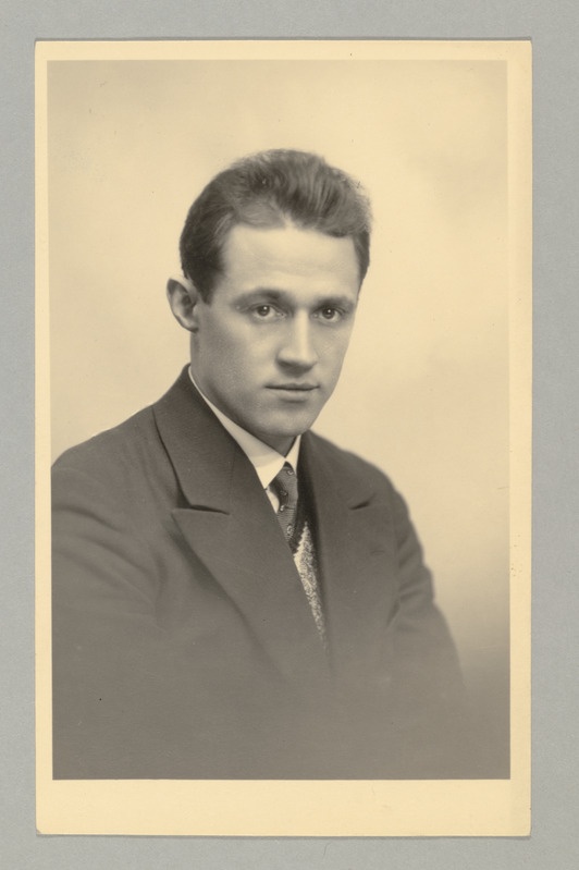 Portree: Rudolf Sirge.