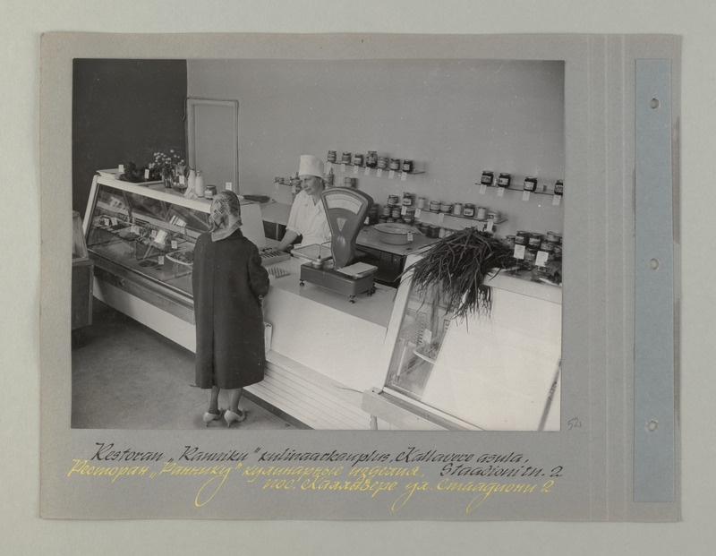 Tallinna sööklate, restoranide ja kohvikute trust. Restoran "Ranniku" kulinaarkauplus Kallavere asula, Staadioni tn. 2, ca 1967. a.