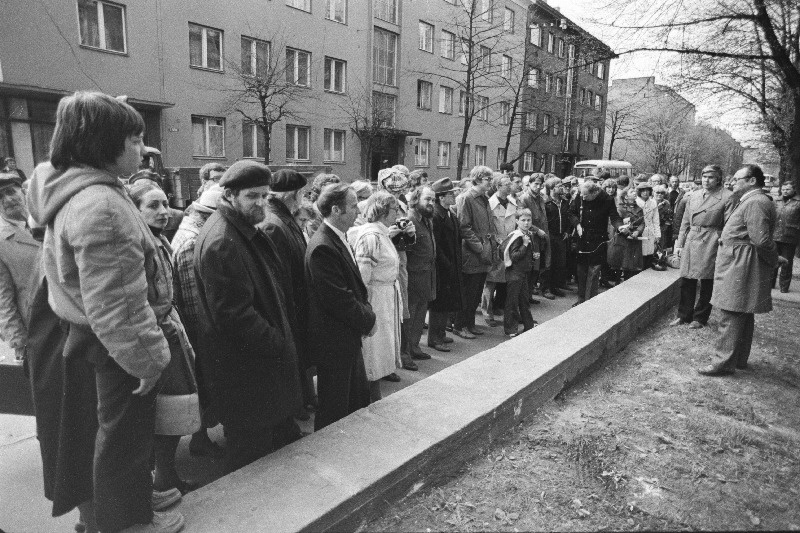 Arhitekt Karl Burmani 100. sünniaastapäeva toimunud mälestustahvli avamine tema poolt kavandatud elamul Gogoli tänav 39. (Mälestustahvli autor A.Mölder)
