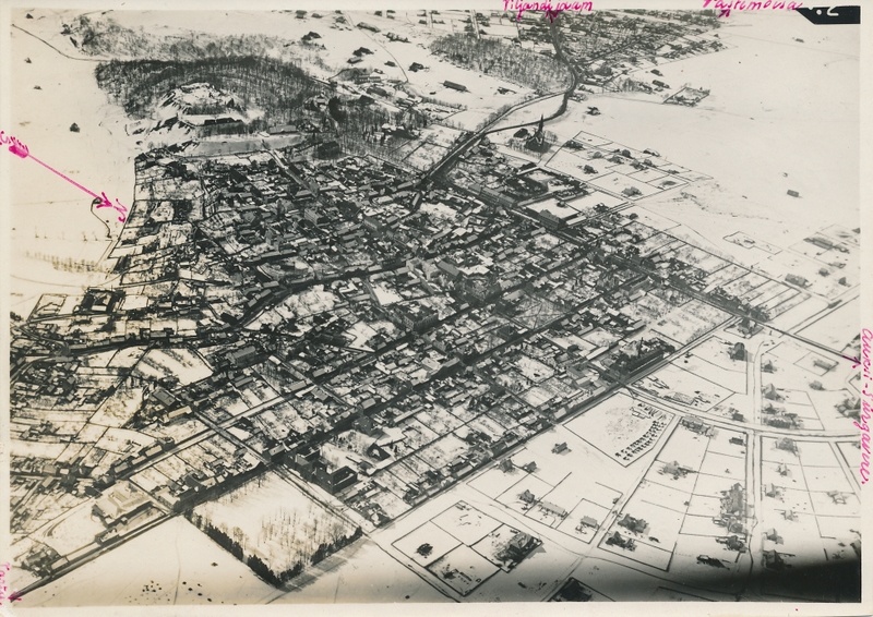 aerofoto, Viljandi üldvaade, ees Uus ja Ilmarise tn ümbrus, vasakul maagümnaasium, ees park, talv 1926, foto E. Adof