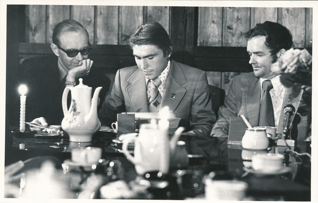 Jalgrattur Aavo Pikkuusi pressikonverents pärast 28. rahutuuri