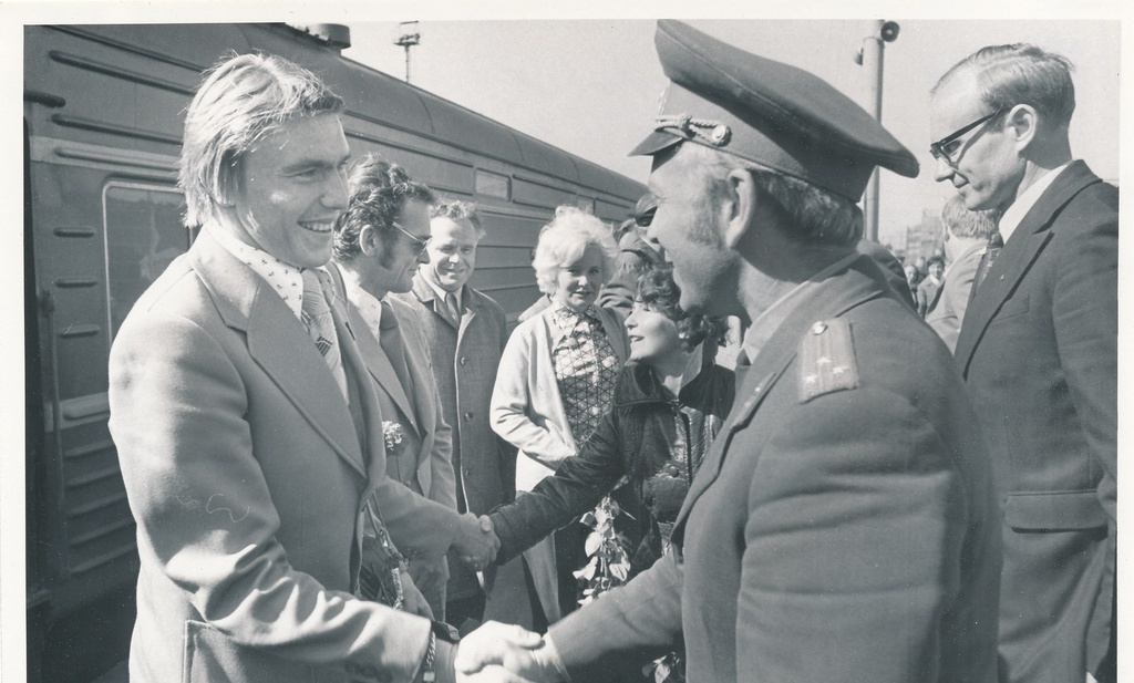 Jalgrattur Aavo Pikkuusi vastuvõtt Balti jaamas pärast 28. rahutuuri