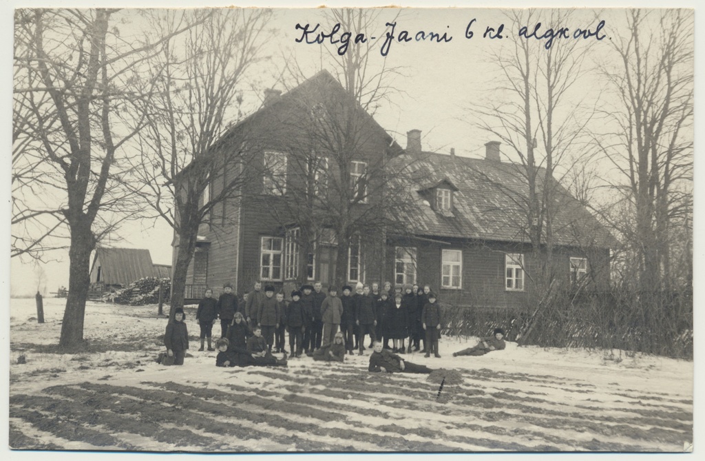foto Kolga-Jaani 6-kl. Algkool, maja, õpilased u 1920