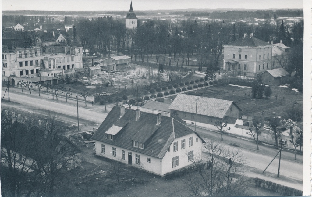 foto Viljandi, vaade Pauluse kiriku tornist Jaani kiriku poole 1958 F H.Riet