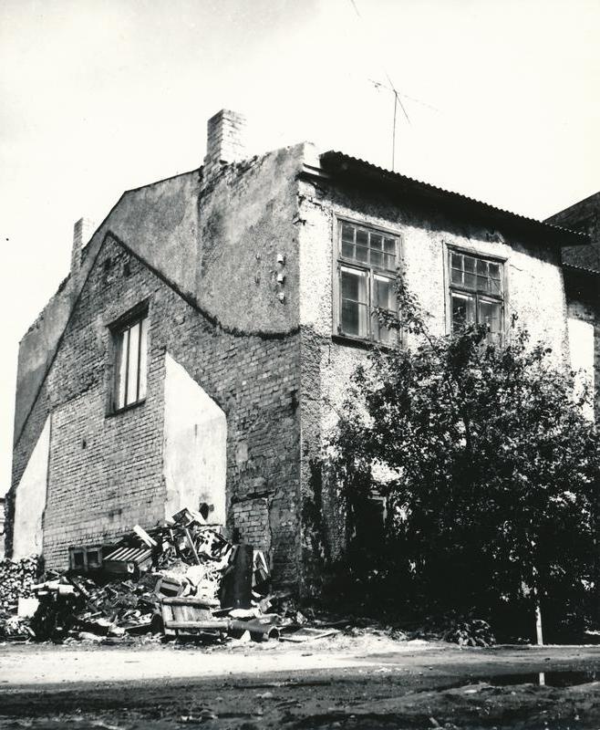 foto, Viljandi, Tartu tn 9 hoovimaja, endine A. Tõllasepp'a, hiljem J. Nurmberg'i trükikoda, 1982 foto E.Riig