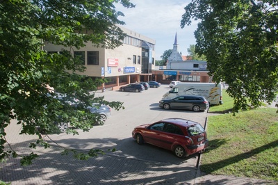 Põlva linn, kaubamaja ees. rephoto