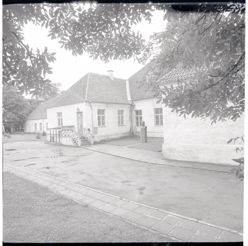Komandandi 9, Muusikakool