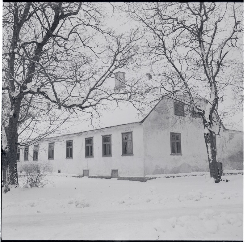 Tõlluste mõisa peahoone