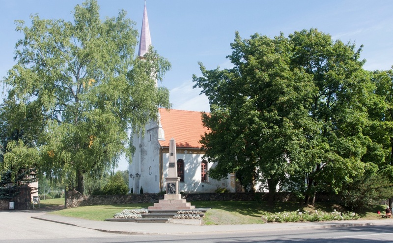 Renoveeritud Põlva kiriku välisvaade rephoto