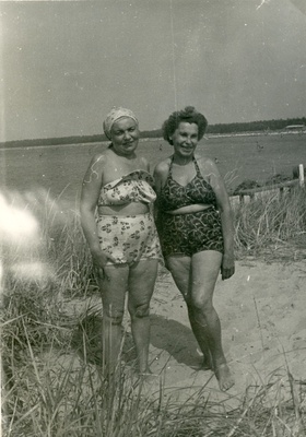 Mare Viirand sõbrannaga rannas  similar photo