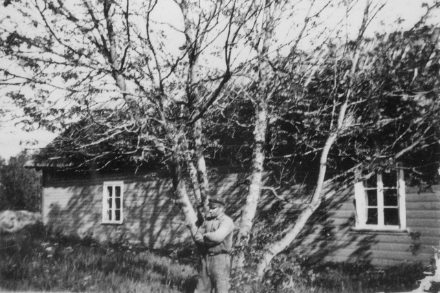 Pakri vallamaja, ees Paul Stahl