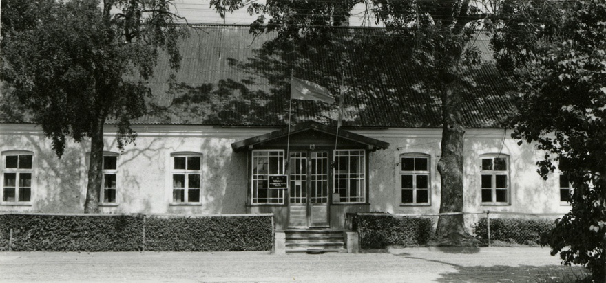 Ambla vallamaja, esifassaadi vaade