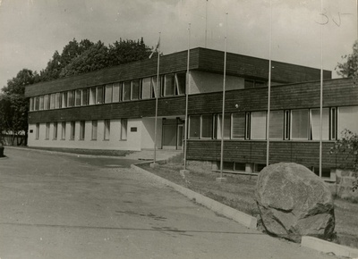 Viiratsi keskusehoone, eestvaade. Arhitekt Valve Pormeister  duplicate photo