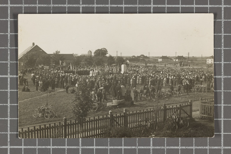 Rahvas pealt vaatamas ja kaasa elamas