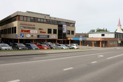 Jõulukuuse paigaldamine Põlvas rephoto