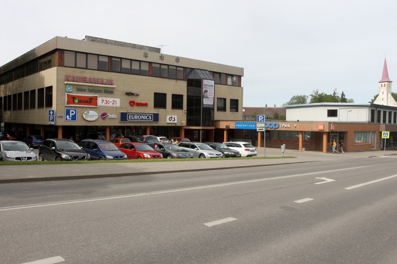 Jõulukuuse paigaldamine Põlvas rephoto