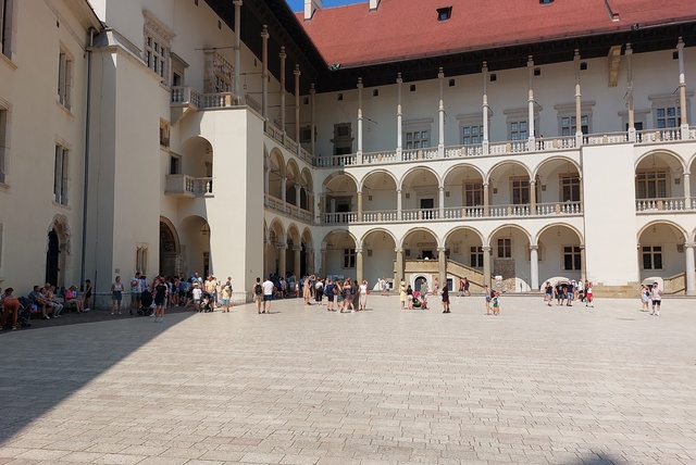 Estonians on a tour in Krakow rephoto
