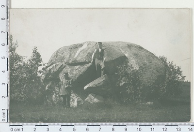 Viie valla piirikivi, rahvasuus Kalevipoja vestitasku kivi  duplicate photo