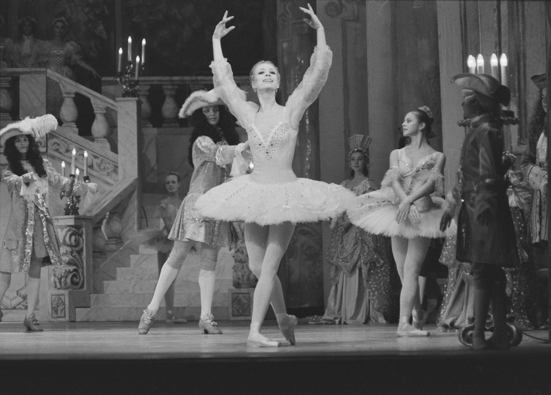 Uinuv kaunitar, Estonia, 1997, osades: Aurora - Age Oks