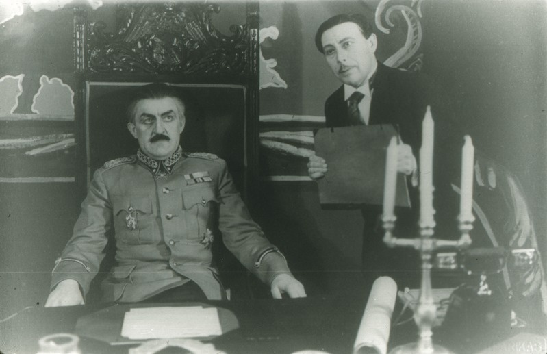 Reprofoto. "Valge taud" (Karel Čapek). Draamateater 1938. Marssal - Franz Malmsten, propagandaminister - Johannes Kaljola.