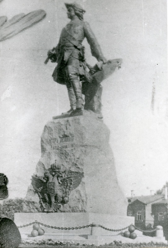 Mälestussammas Peeter Suure ausammas Tallinnas.