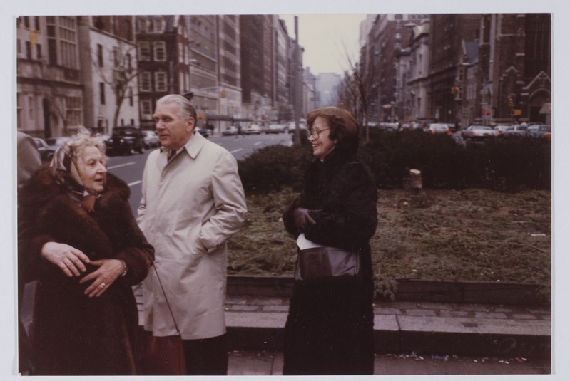 Maimo, Rom ja Heljo New Yorgis  5. avenüül Metropolisten Museumi ees