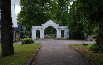 Rakvere linna surnuaia värav rephoto
