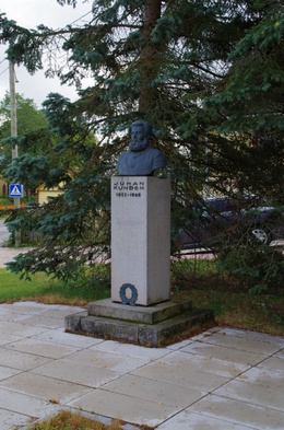 Juhan Kunderi mälestussammas Rakveres rephoto