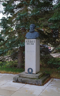 Juhan Kunderi monument Rakveres rephoto