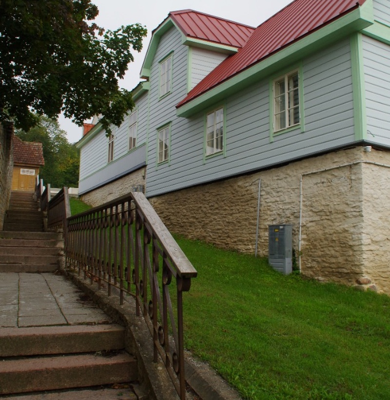 Vaade Sauna tänava trepile Rakveres. rephoto