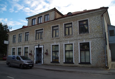 Rakvere Linna Raamatukogu Posti ja Laia tänava nurgal. rephoto