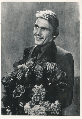 Jalgrattur Aavo Pikkuus 30. rahuvõidusõidu võitjana  similar photo