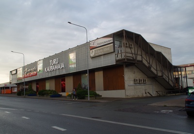 Uus ehitatav turuhoone vana turuhoone kõrval Laada tänaval. rephoto