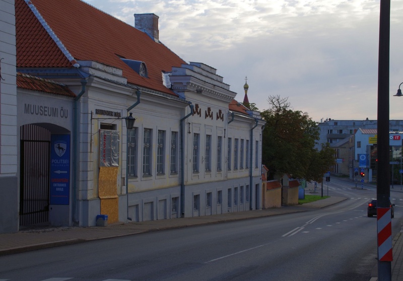 Rahvatantsupeost osavõtjate rongkäik Rakveres. rephoto