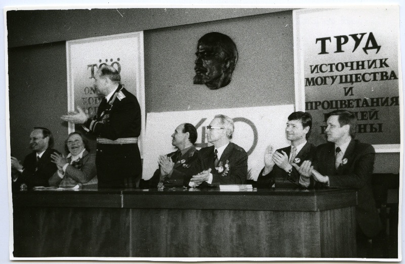 Veteranide autasustamine 1985. aastal Tartus, foto presiidiumist