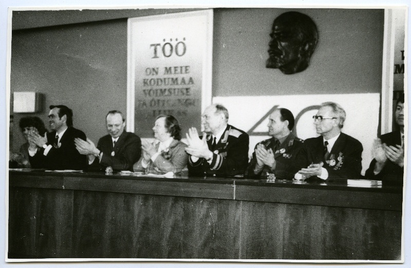 Veteranide autasustamine 1985. aastal Tartus, foto presiidiumist