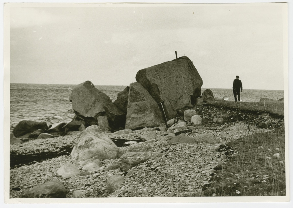 A large stone near the fire tower of Ihasalu, on which the fire tank was located earlier (before 1938)