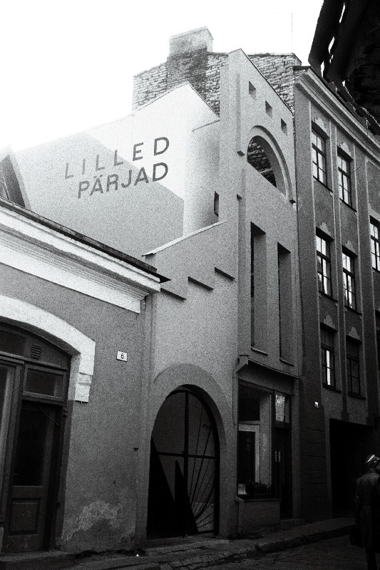 Lillepood Väike-Karja tänavas.