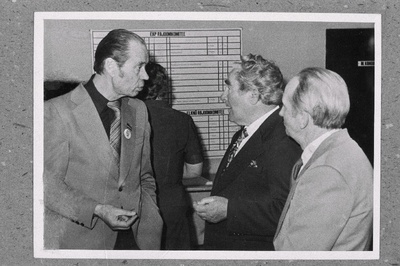 Kunstinädala raames toimunud Suure Isamaasõja veteranide kohtumisel kunstnikega EKP Hiiumaa Rajoonikomitee vestlevad (vasakult) Eesti NSV Kunstnike Liidu juhatuse esimees Ilmar Torn, Juljus Nurst ja Vjatšeslav Vakker.  similar photo